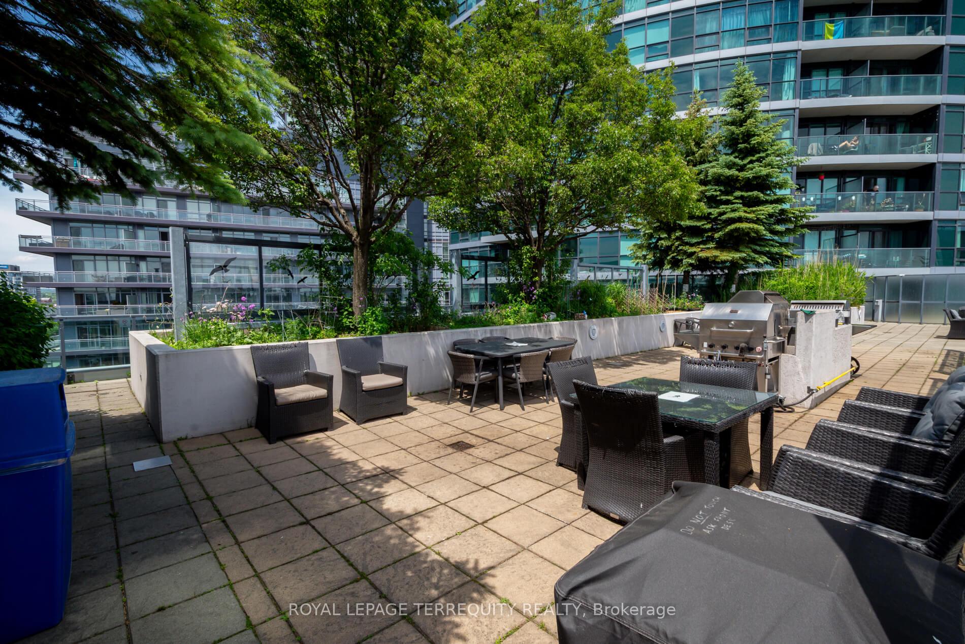 2 Bedrooms Condo at 600 Fleet, Toronto For sale