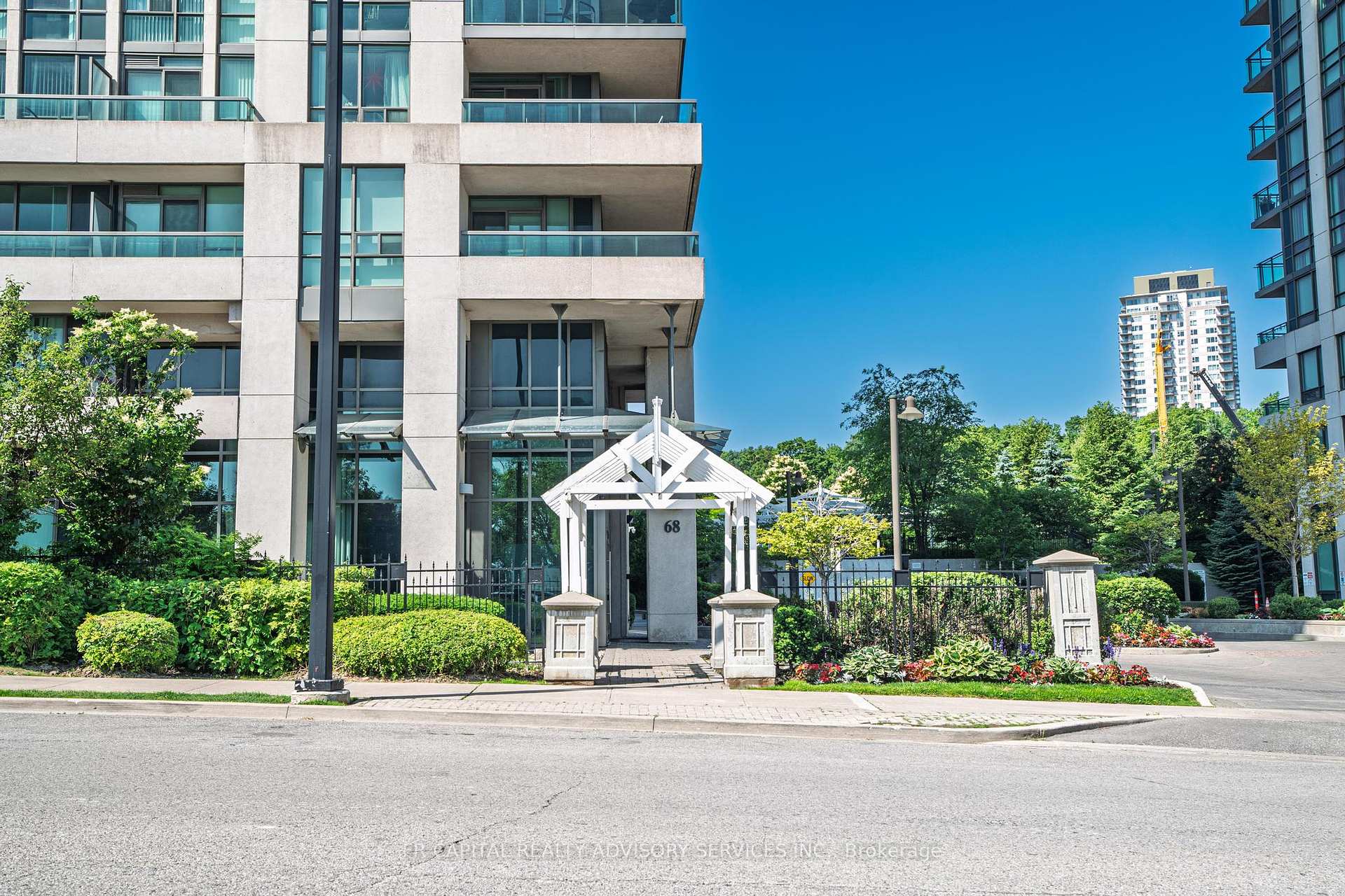 2 Bedrooms Condo at 68 Grangeway, Toronto For sale