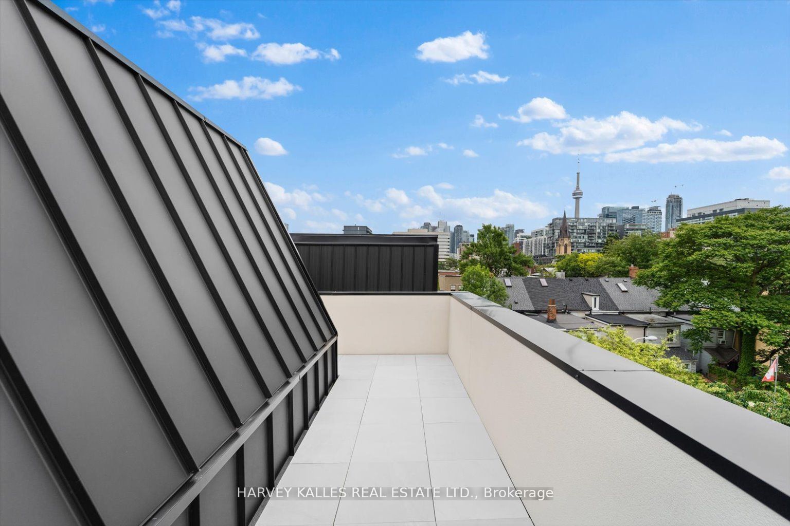 697 Richmond Street W