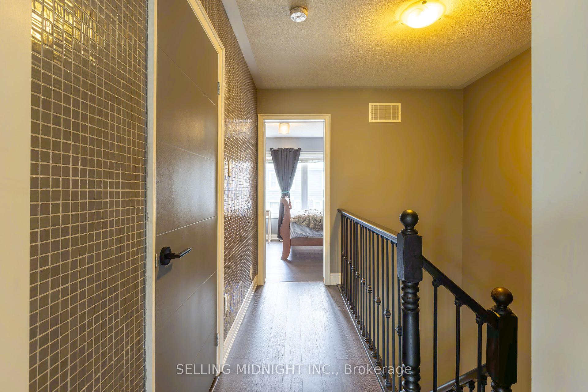 2 Bedrooms Condo at 5650 WINSTON CHURCHILL, Mississauga For sale