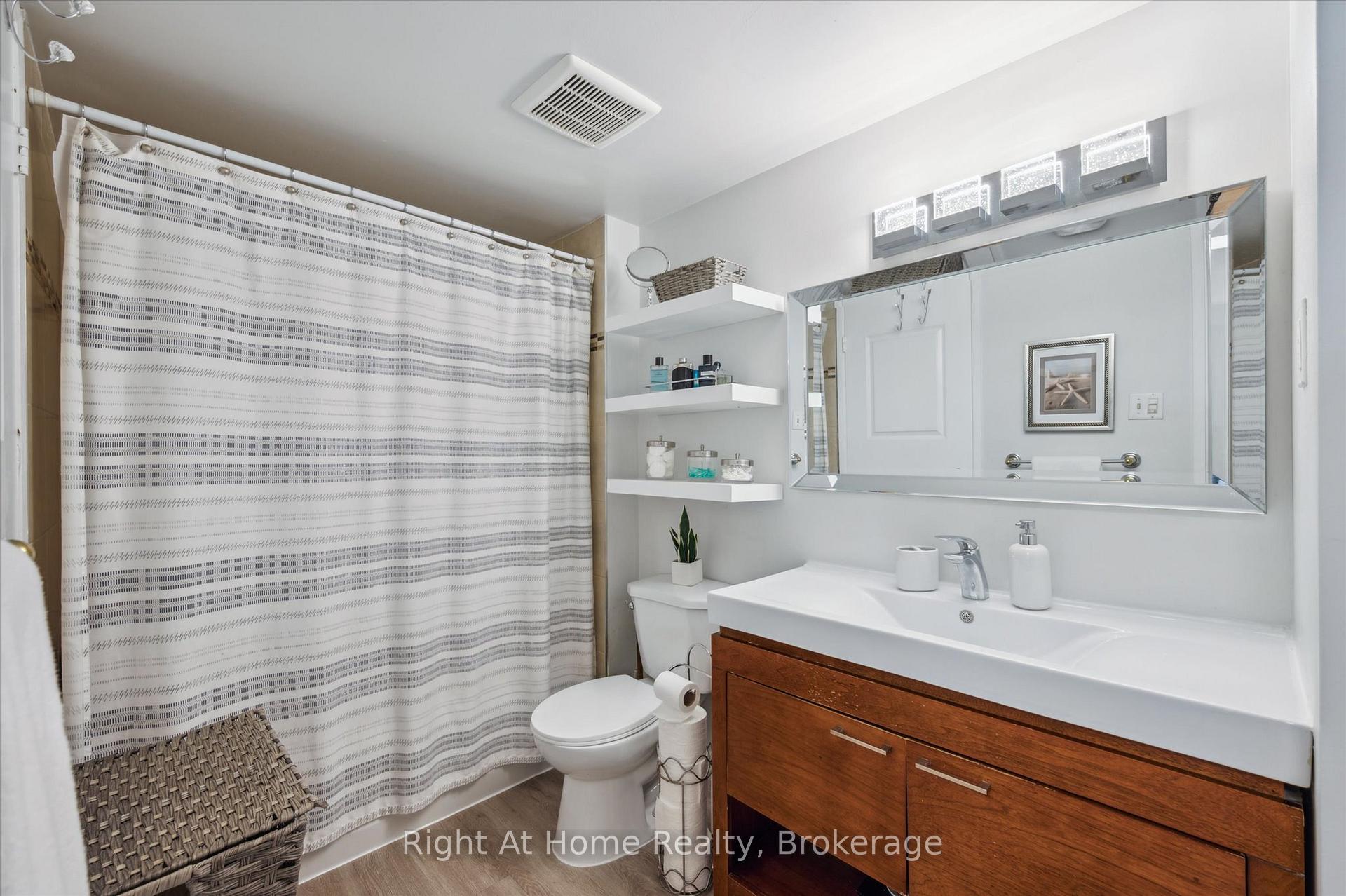 2 Bedrooms Condo at 1450 Glen Abbey, Oakville For sale