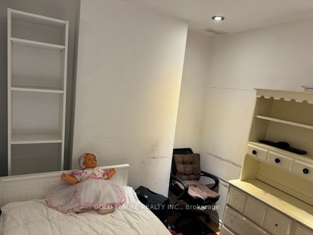 https://trreb-image.ampre.ca/jlu1DxOD7_IORQsDqg_zG0zJyr8dI_t4wU3JZWsDuoA/rs:fit:960:960/wm:.5:so:0:50:.4/wmsh:10/wmt:PHNwYW4gZm9yZWdyb3VuZD0nd2hpdGUnIGZvbnQ9JzY4Jz5HT0xEIEVNUElSRSBSRUFMVFkgSU5DLiwgQnJva2VyYWdlPC9zcGFuPg/L3RycmViL2xpc3RpbmdzLzQwLzQ5LzAyLzA2L3AvOTU4NTdkZGEtNjZkOC00N2Q0LTlmNzUtMGQ1YjYwZWQ1N2NmLkpQRw.jpg