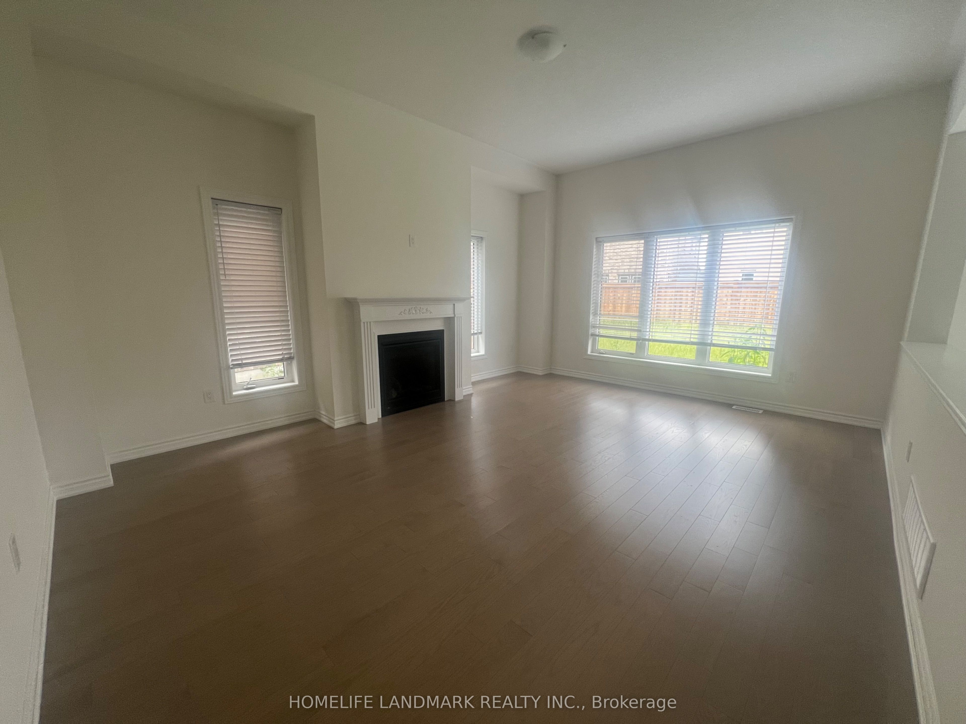 16 Kenneth Ross Crescent