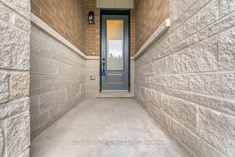 8 Lois Torrance Trail, Uxbridge, ON L9P 0R9