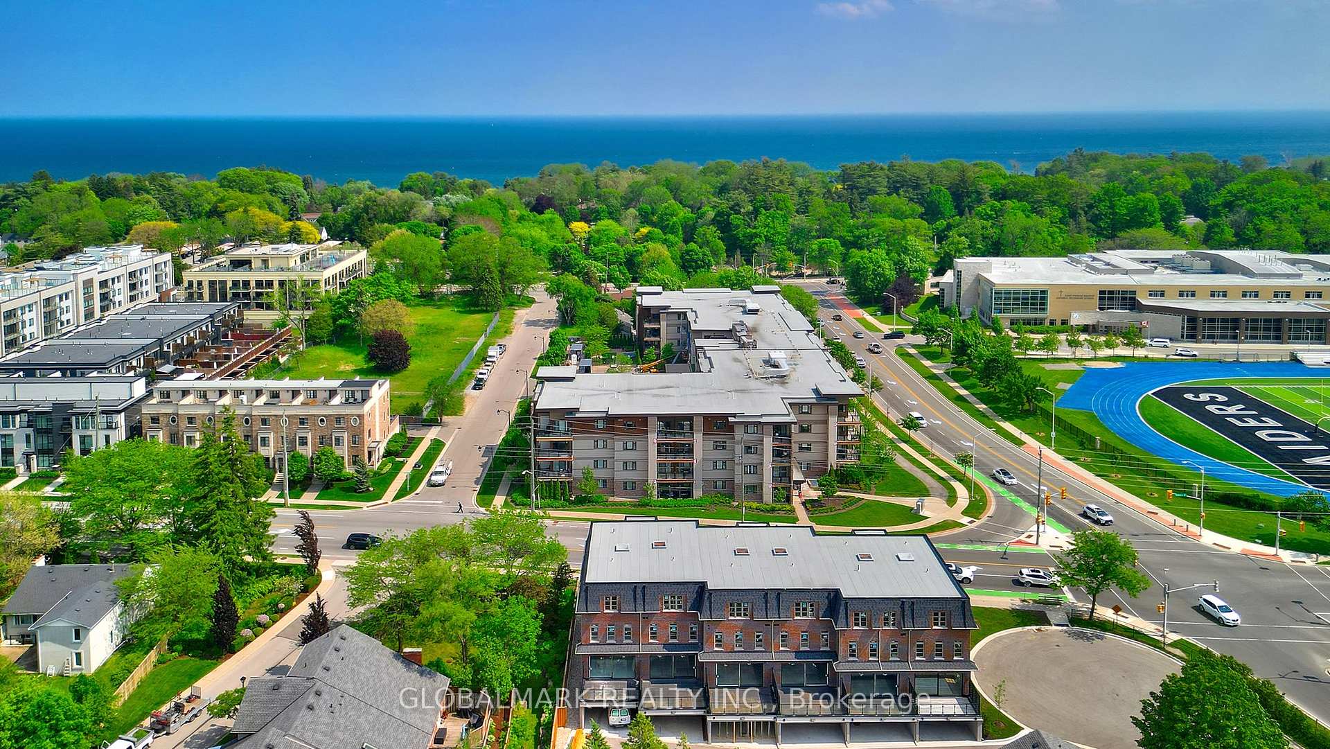2 Bedrooms Condo at 128 Garden, Oakville For sale