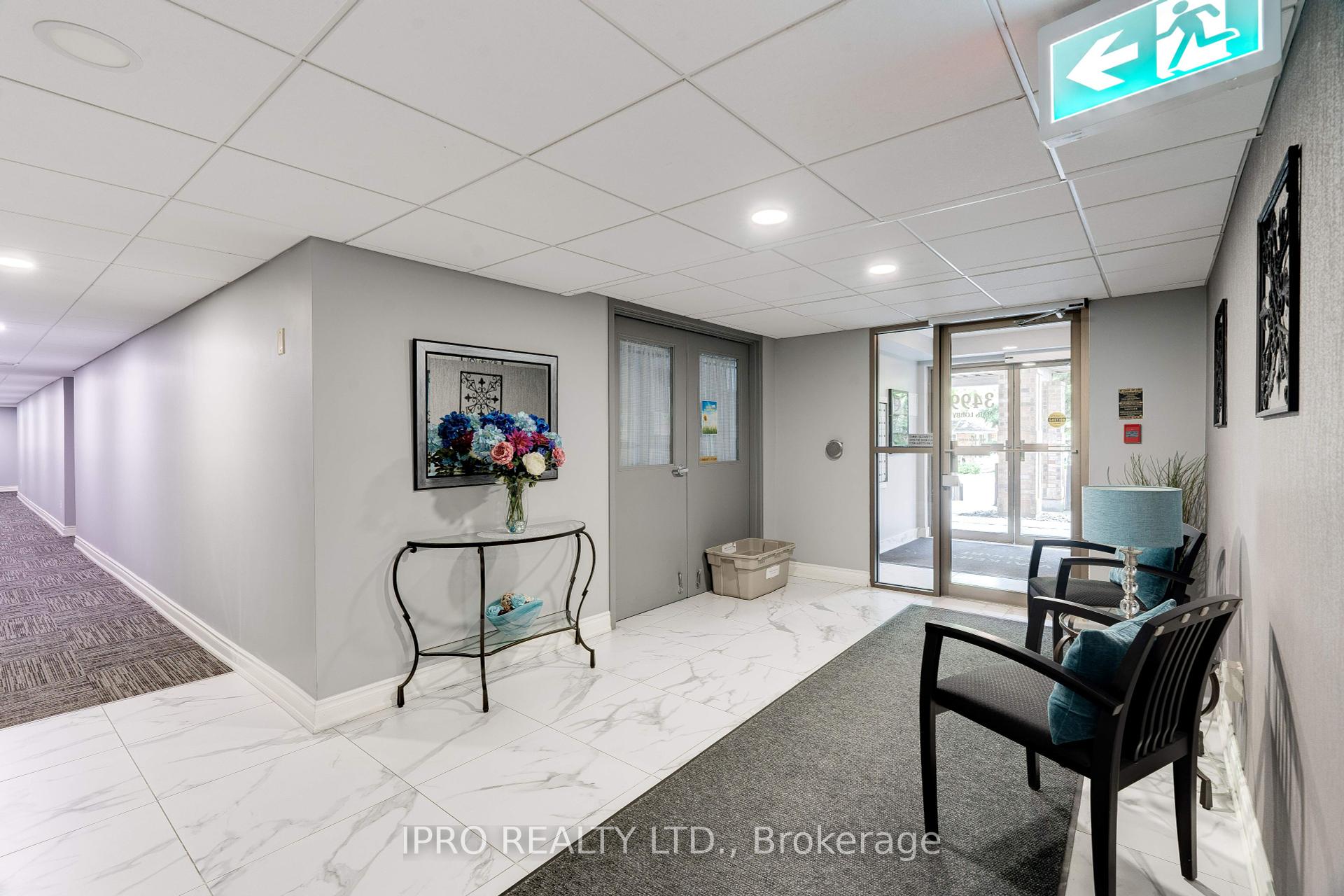 2 Bedrooms Condo at 3499 Upper Middle, Burlington For sale