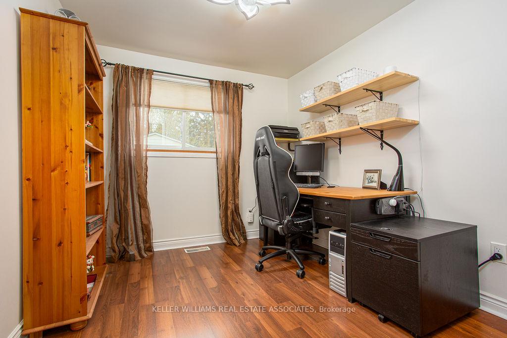 3 Bedrooms Condo at 2216 Upper Middle, Burlington For sale