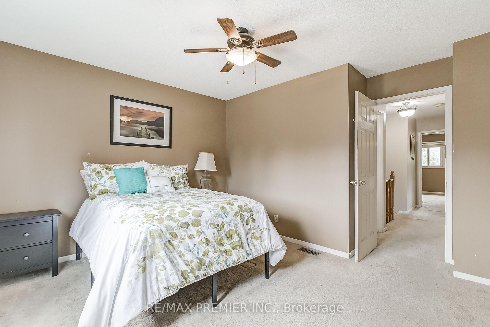 4 Bedrooms Condo at 3600 Colonial, Mississauga For sale