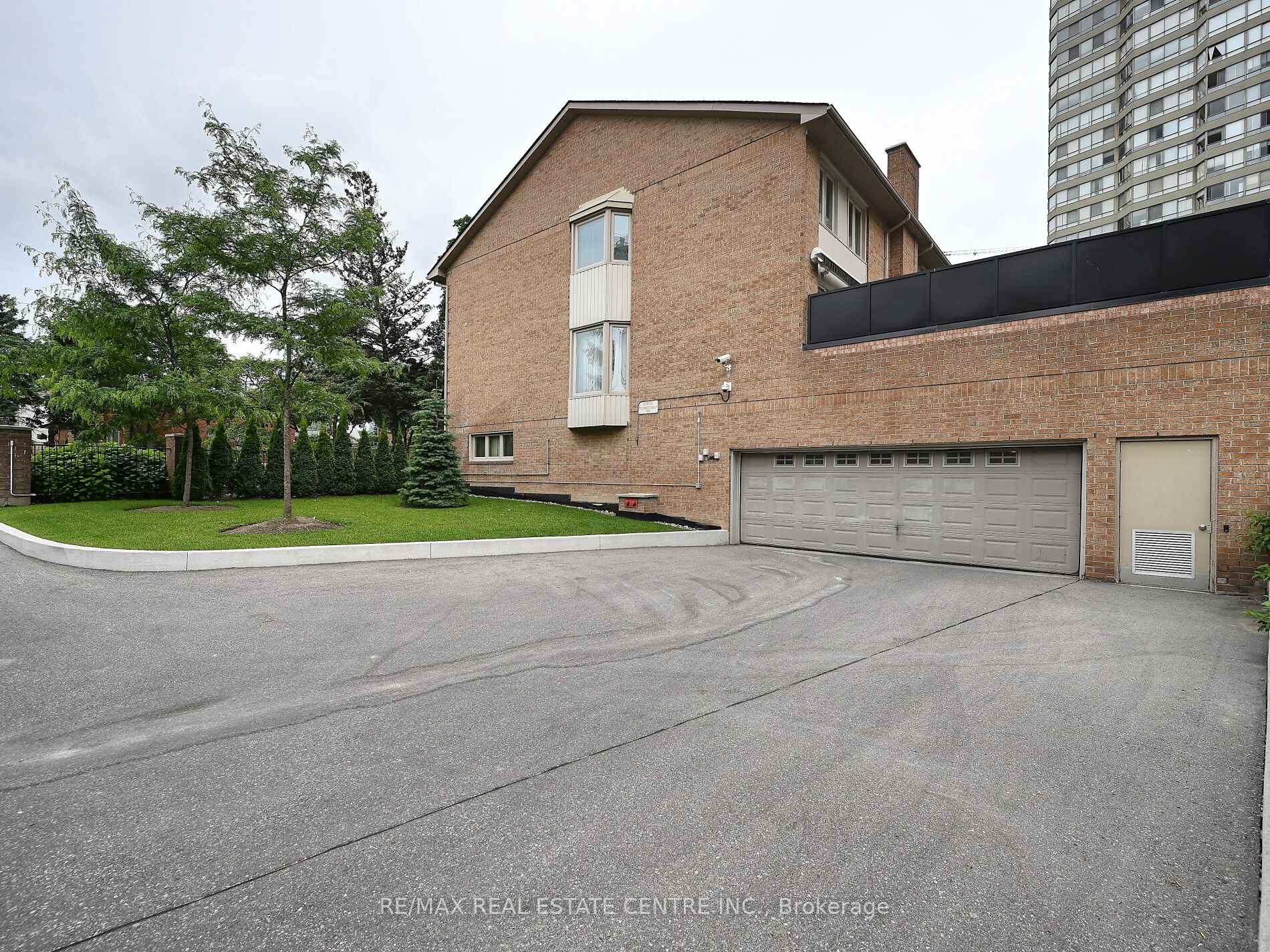 3 Bedrooms Condo at 3587 Kariya, Mississauga For sale