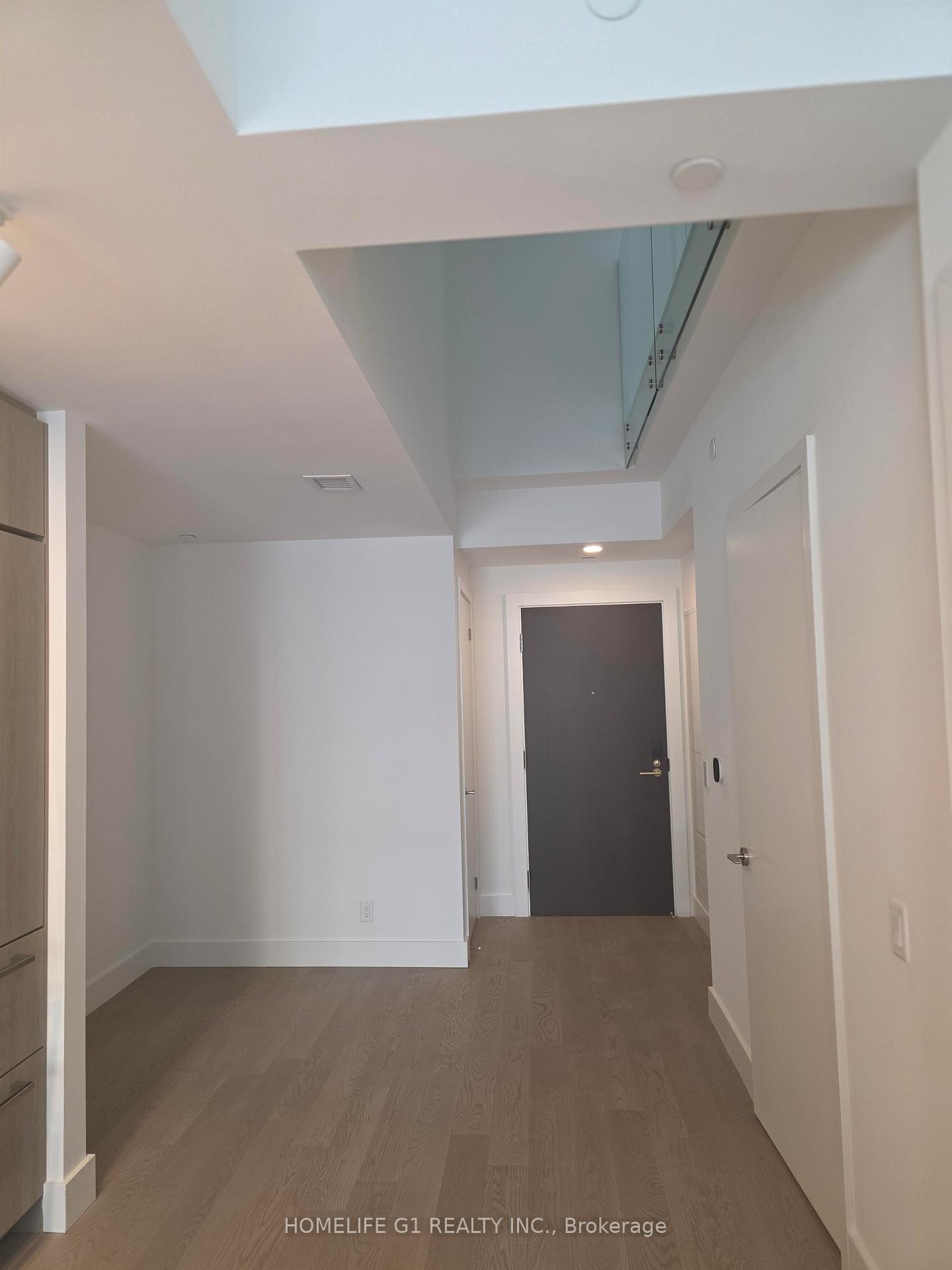 3 Bedrooms Condo at 6 Greenbriar, Toronto For sale