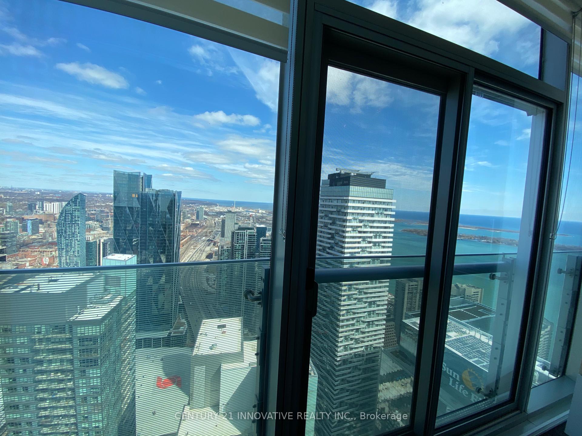 1 Bedroom Condo at 14 York, Toronto For sale