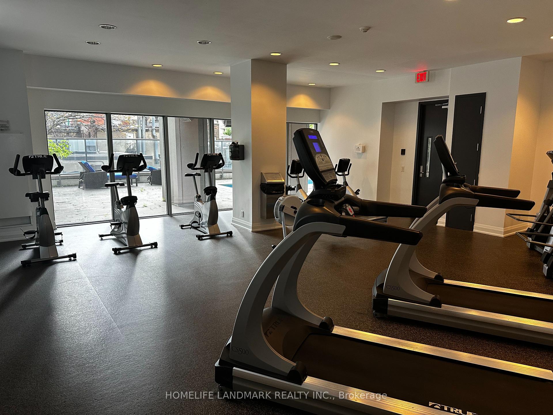 2 Bedrooms Condo at 21 Balmuto, Toronto For sale