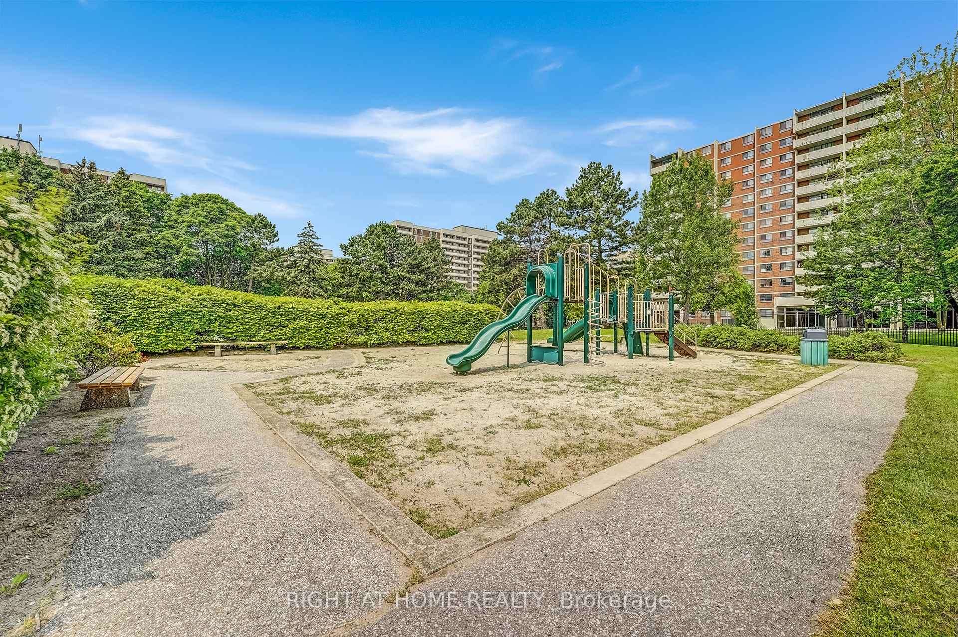 2 Bedrooms Condo at 1250 Bridletowne, Toronto For sale