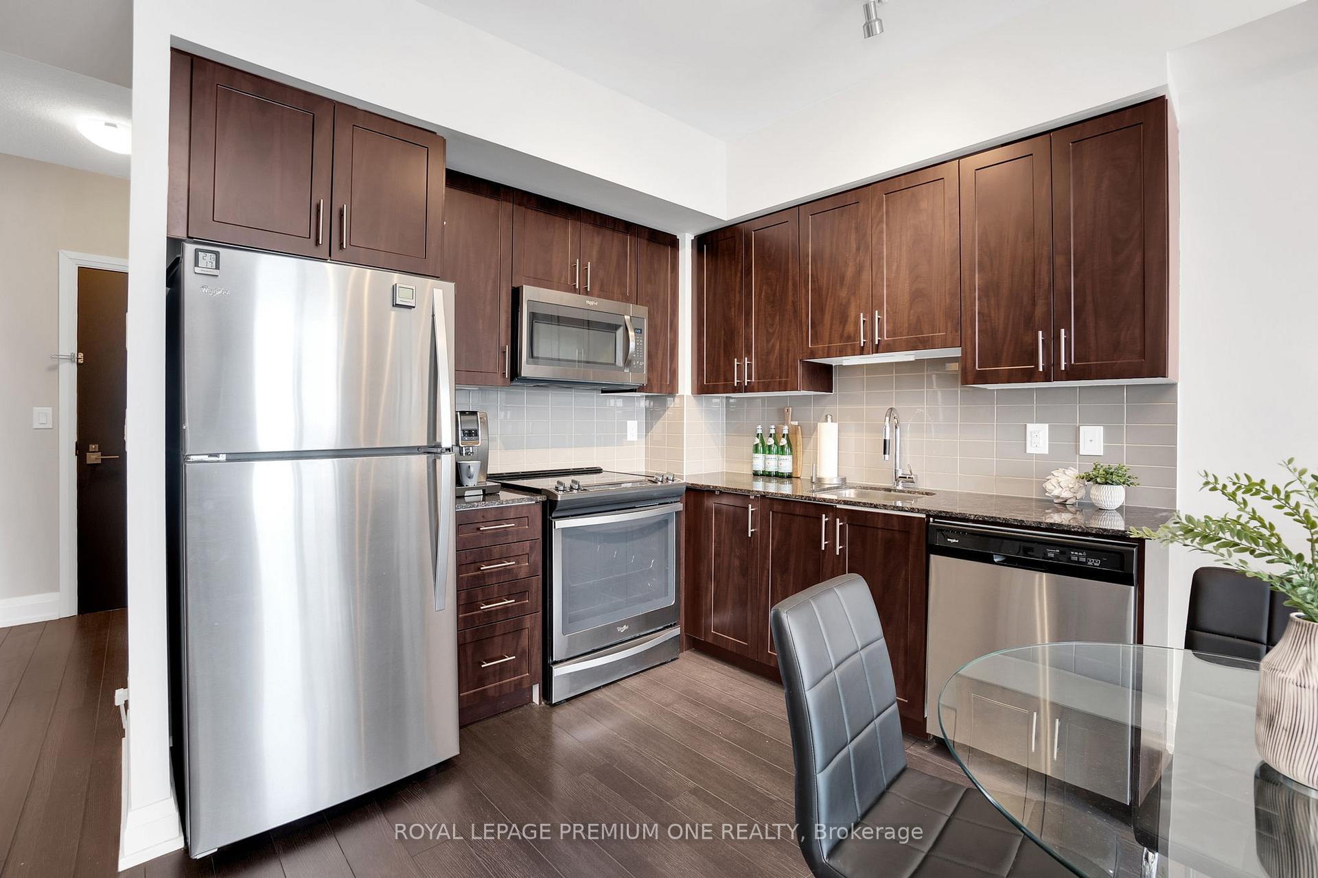 2 Bedrooms Condo at 3600 Highway 7, Vaughan For sale