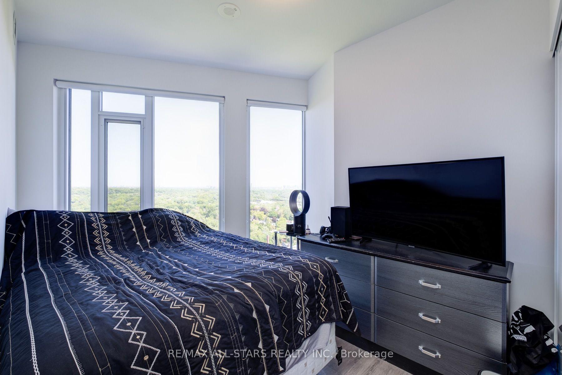 3 Bedrooms Condo at 575 Bloor, Toronto For sale