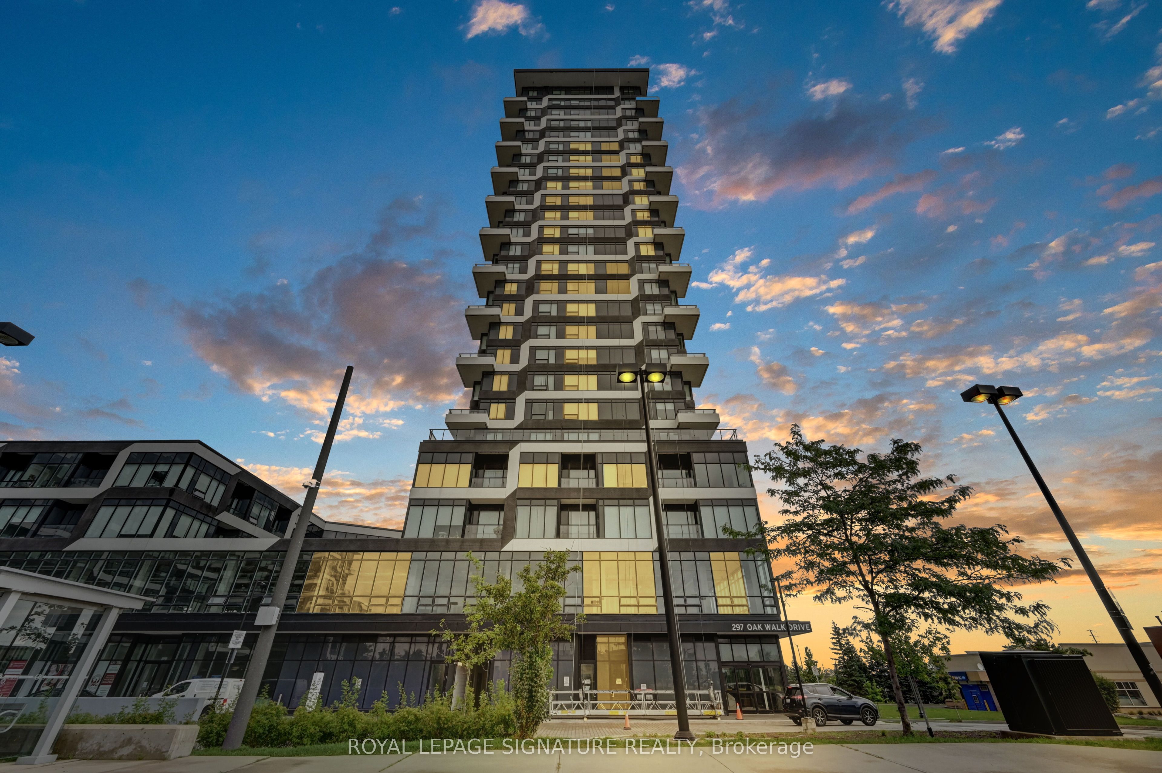 #318 - 297 Oak Walk Drive, Oakville, ON L6H 3R6