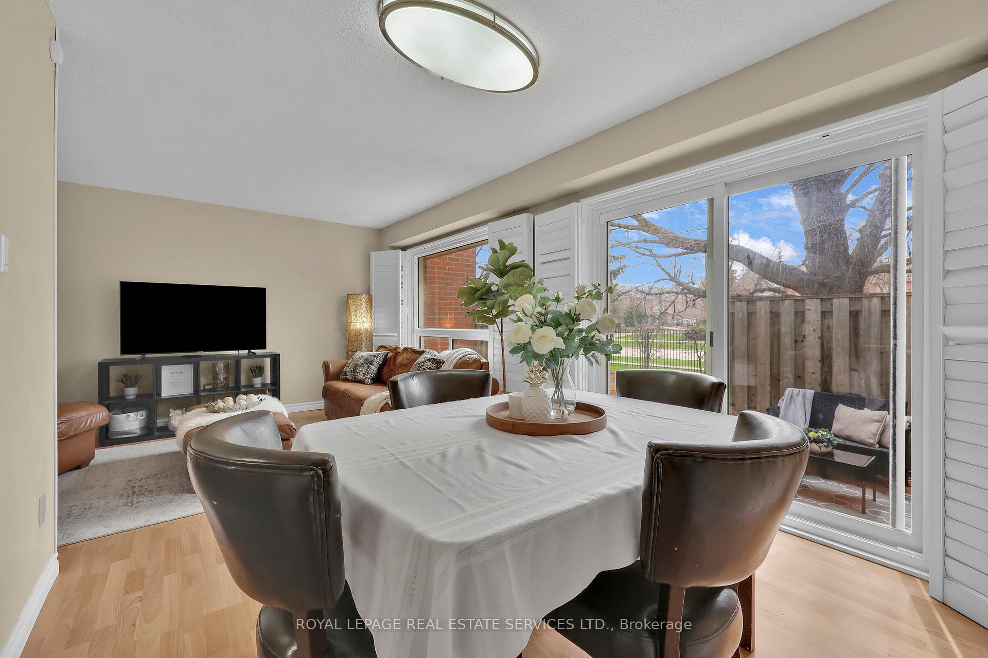 3 Bedrooms Condo at 3125 Fifth, Mississauga For sale