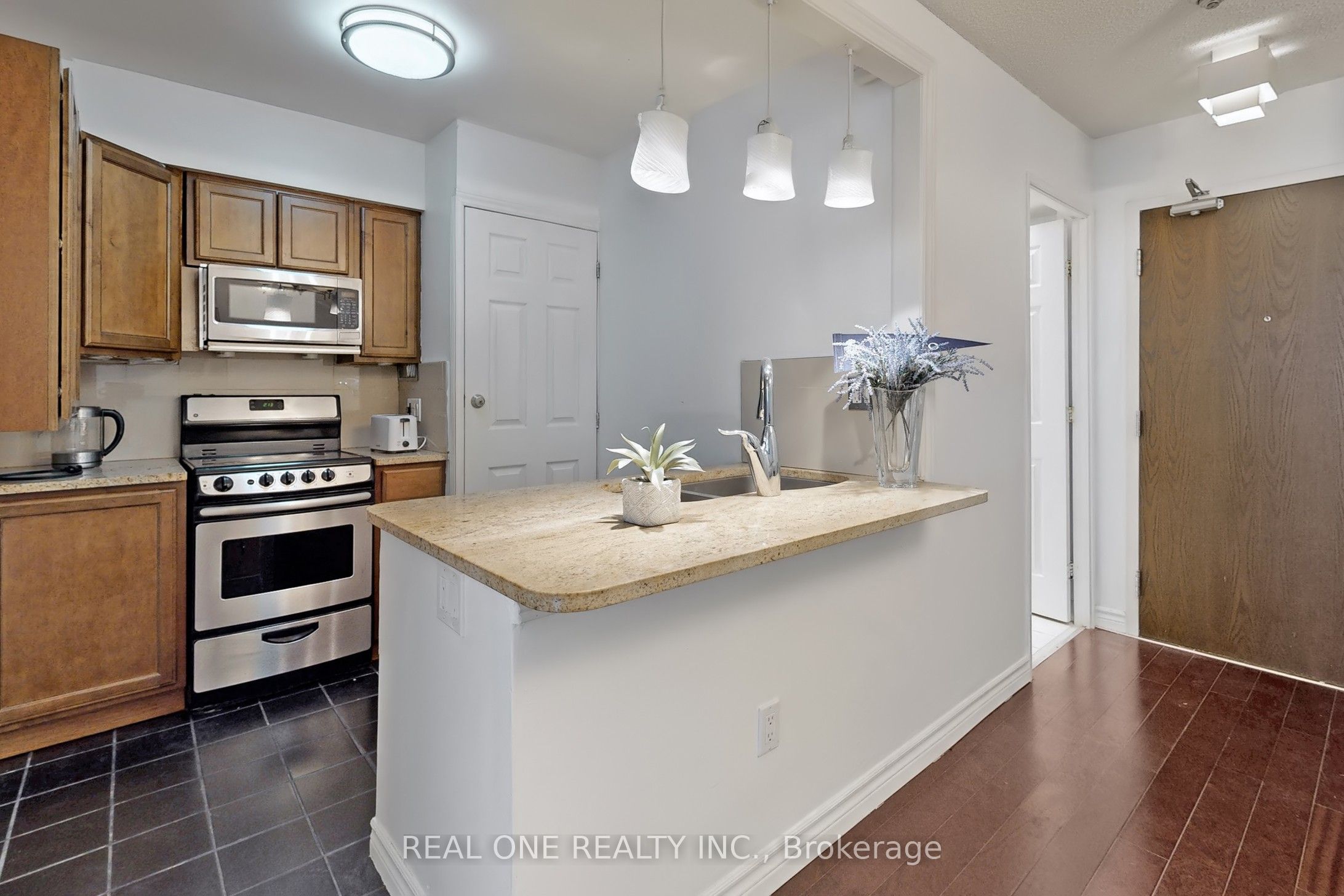 1055 Bay Street, #1816