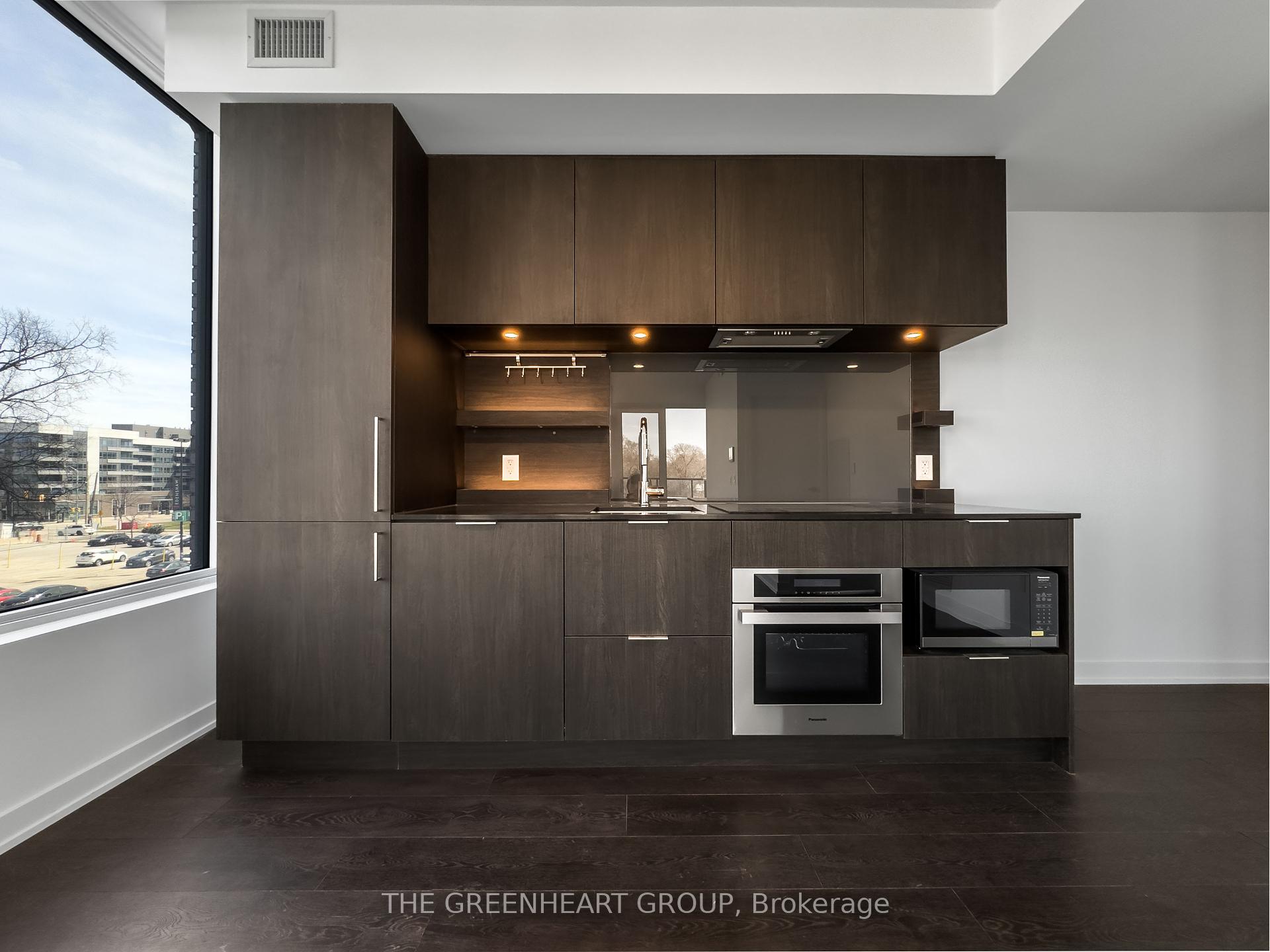 2 Bedrooms Condo at 28 Ann,  Mississauga For sale
