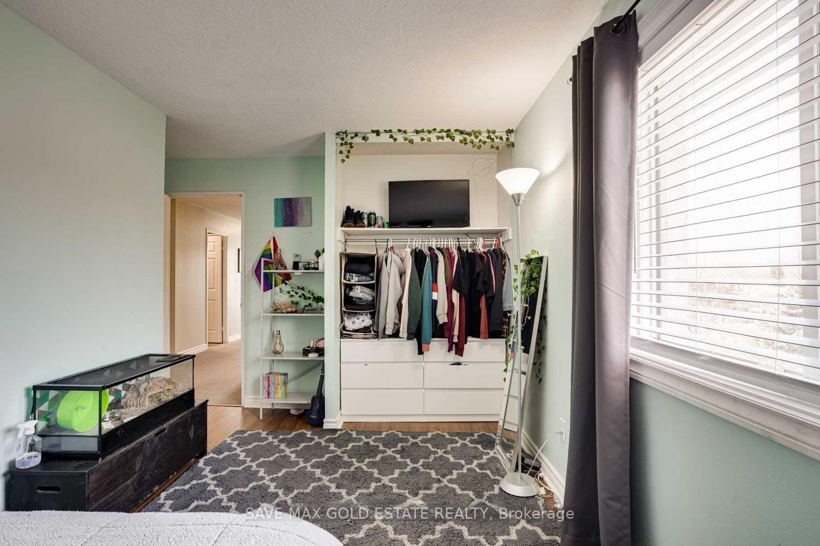4 Bedrooms Condo at 1066 FALGARWOOD, Oakville For sale