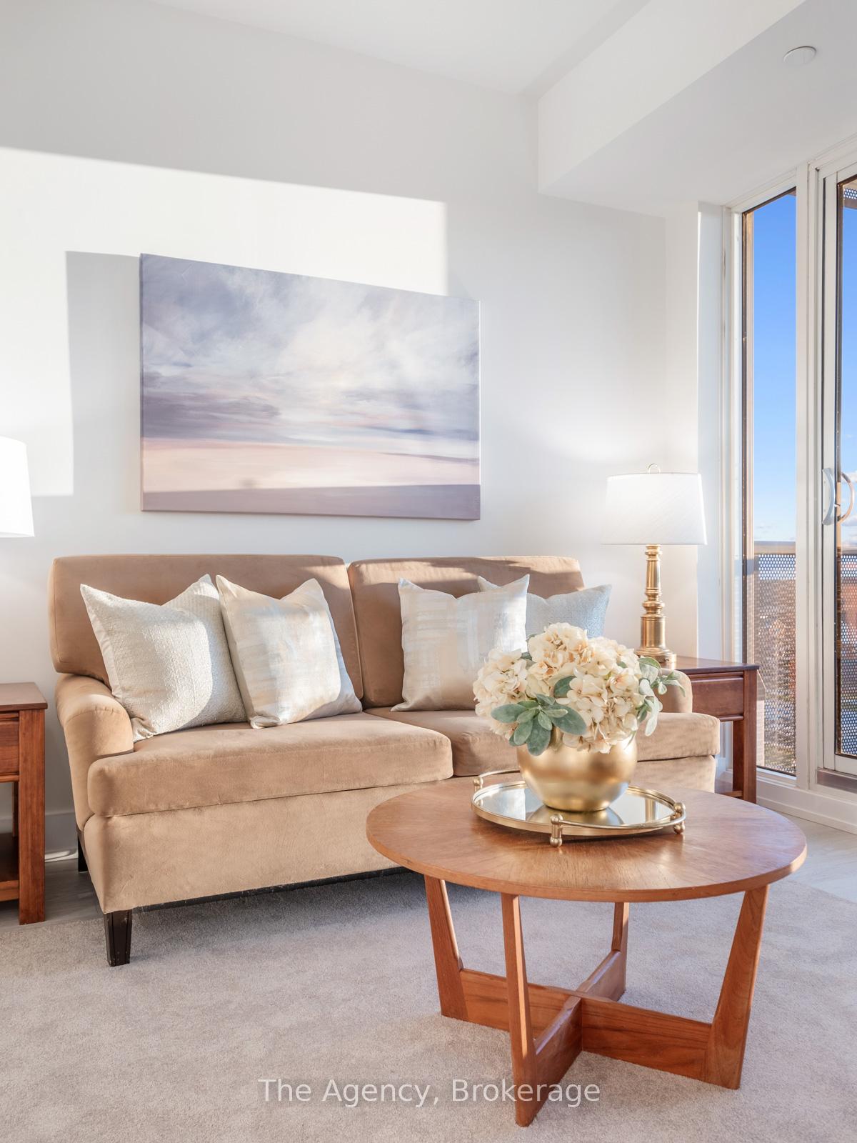 2 Bedrooms Condo at 2450 Old Bronte, Oakville For sale