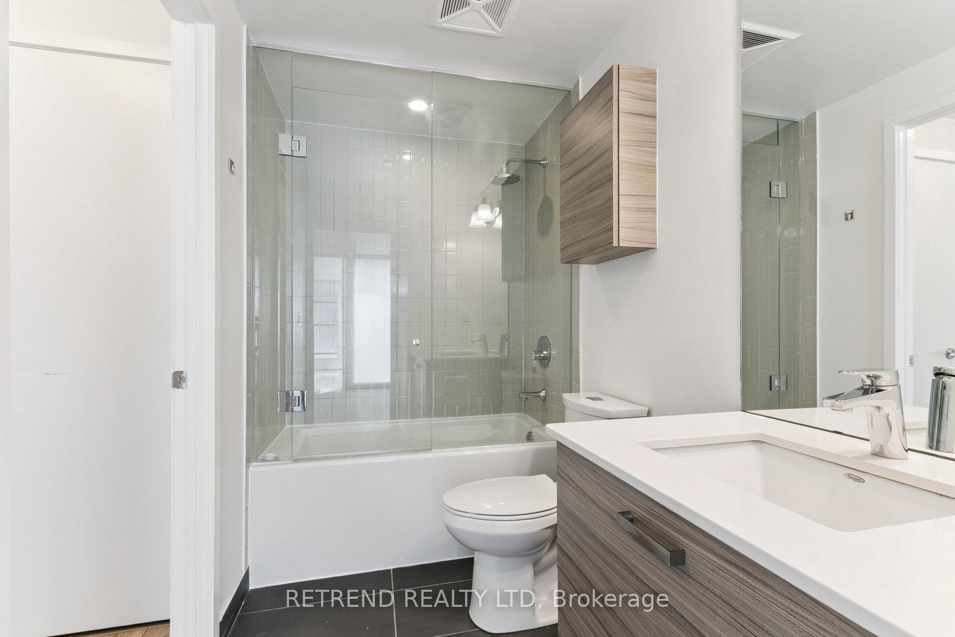 2 Bedrooms Condo at 210 Simcoe, Toronto For sale