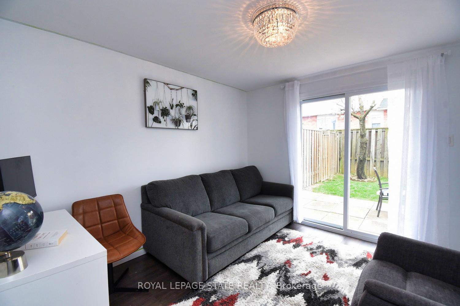 3 Bedrooms Condo at 1255 Upper Gage,  Hamilton For sale