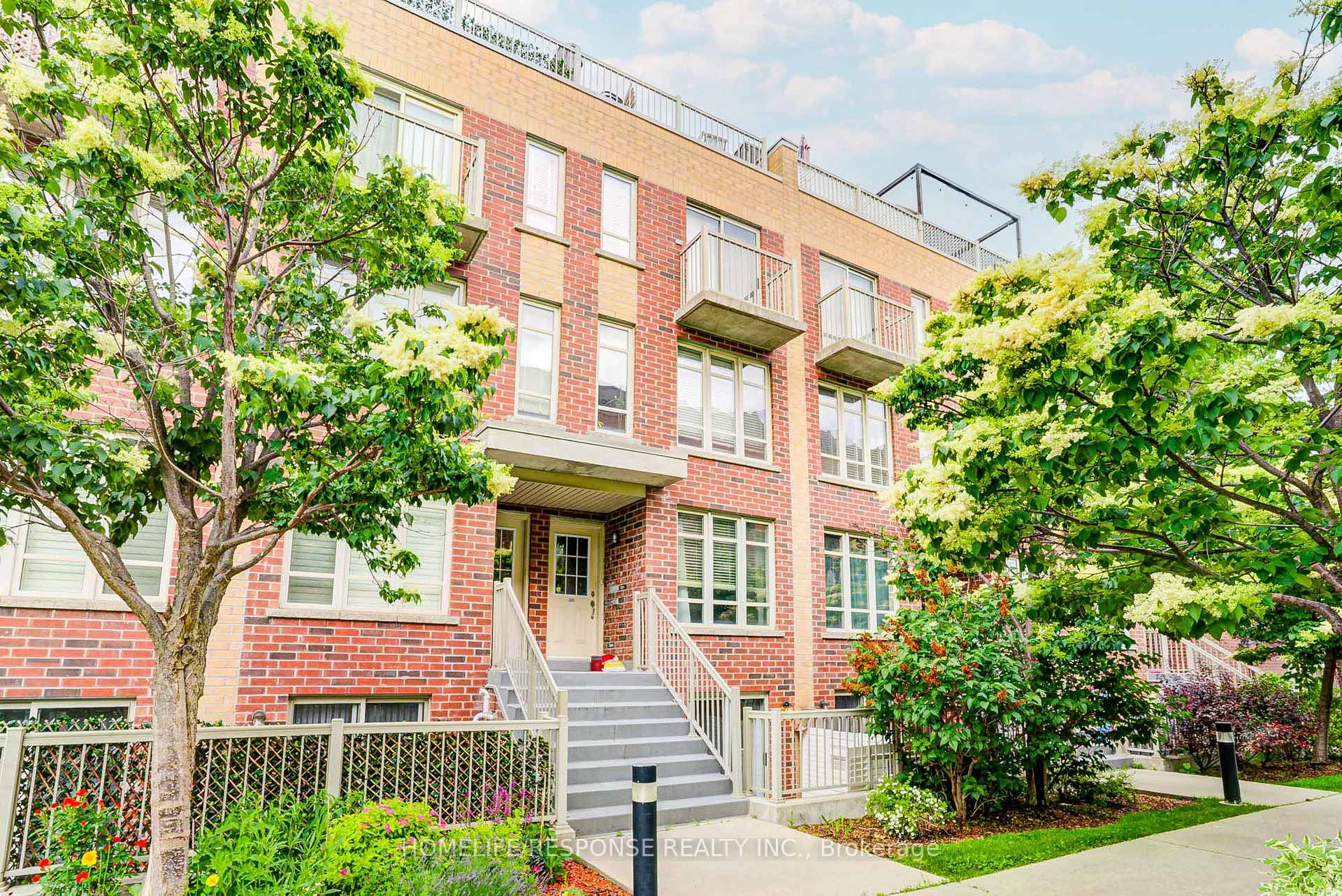3 Bedrooms Condo at 35 Elsie, Toronto For sale