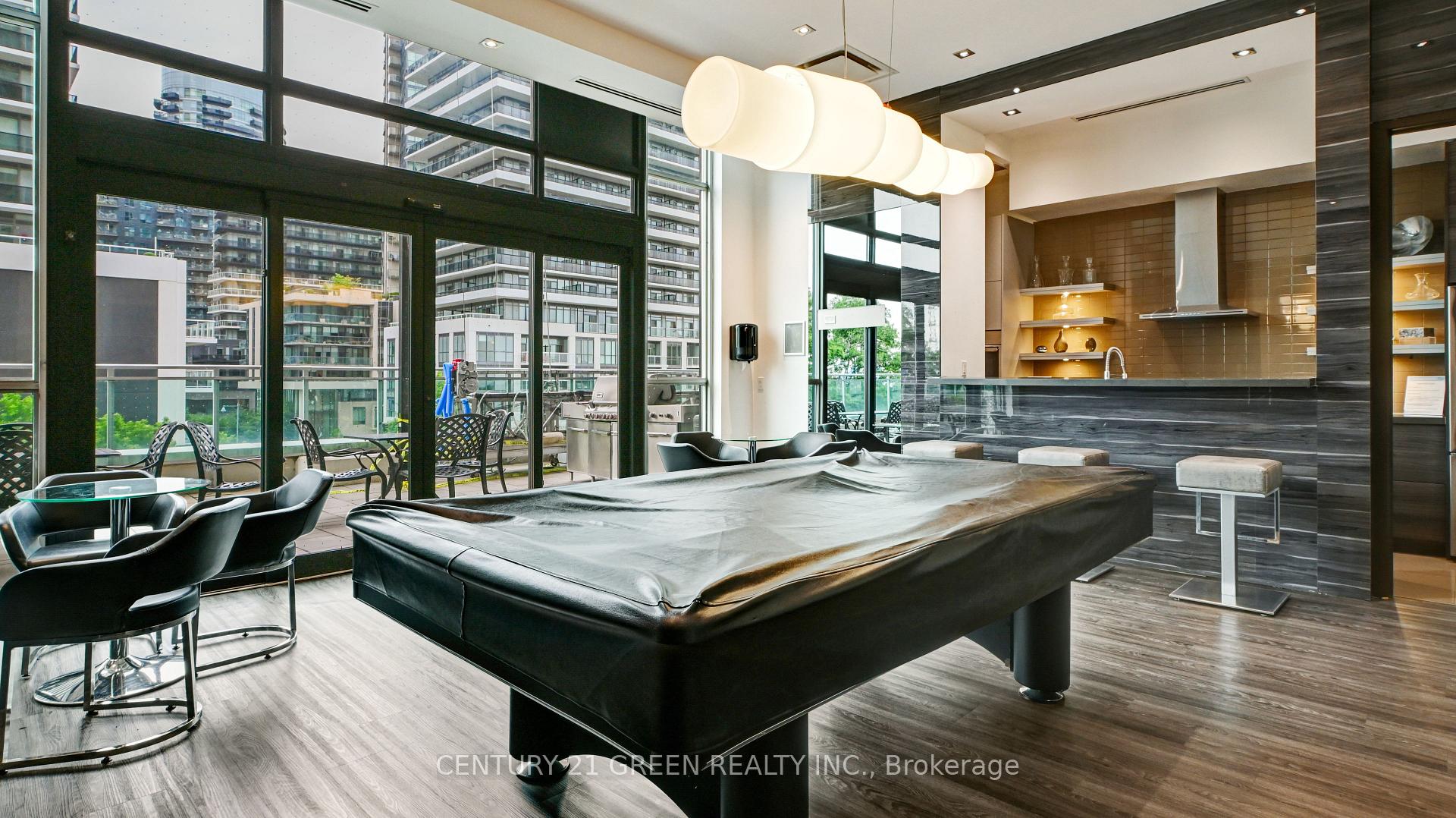 2 Bedrooms Condo at 33 Shore Breeze, Toronto For sale