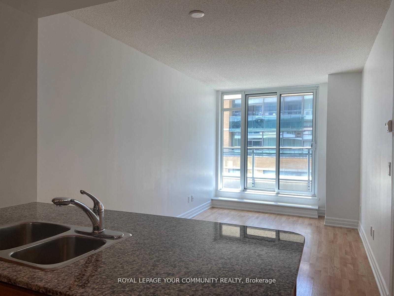 2 Bedrooms Condo at 8 Scollard, Toronto For sale