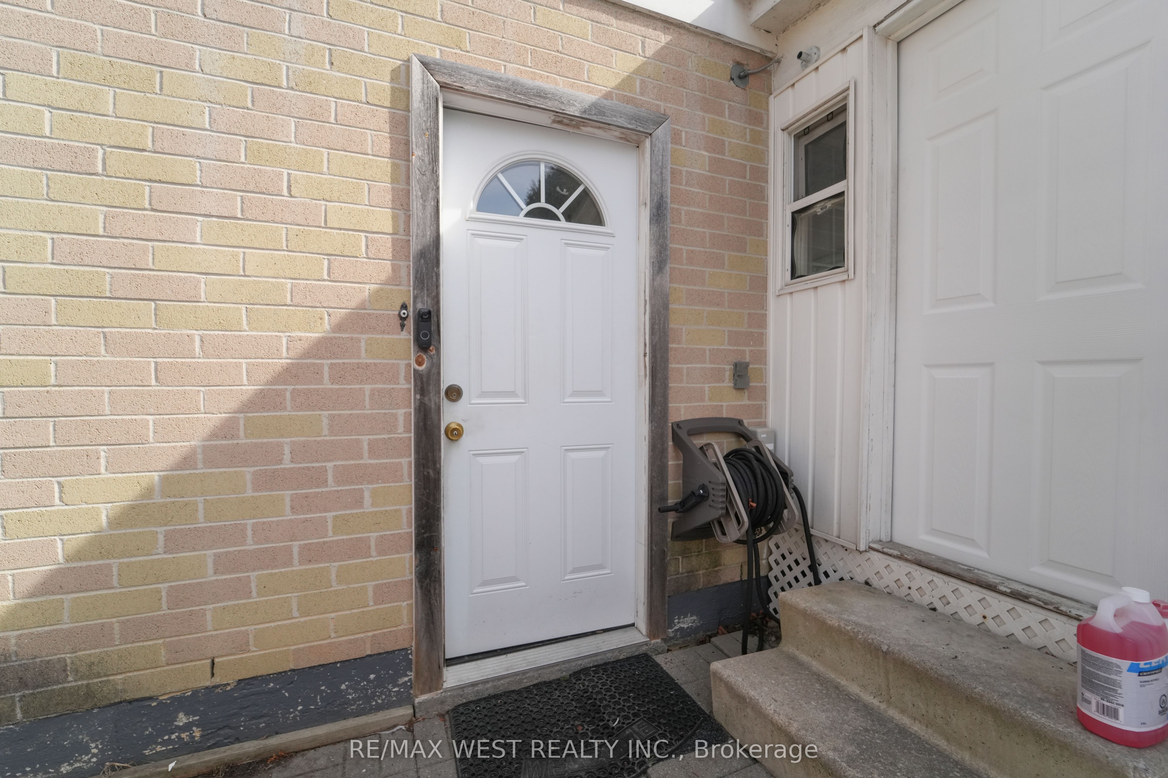 18 Jasmine Square