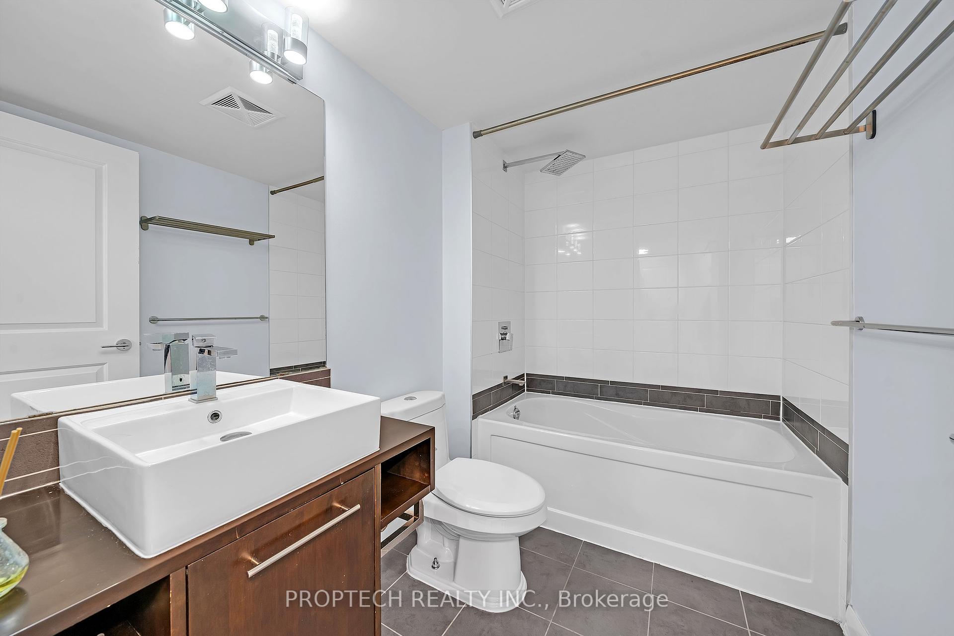 1 Bedroom Condo at 25 Town Centre, Toronto For sale