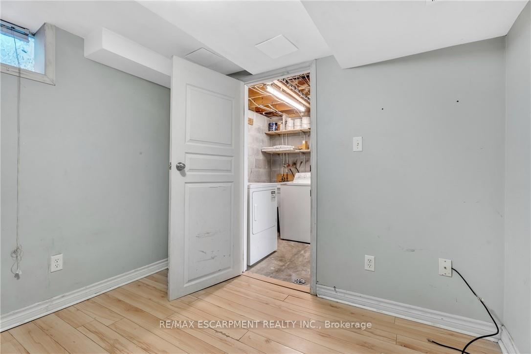 3 Bedrooms Condo at 1025 Upper Gage, Hamilton For sale
