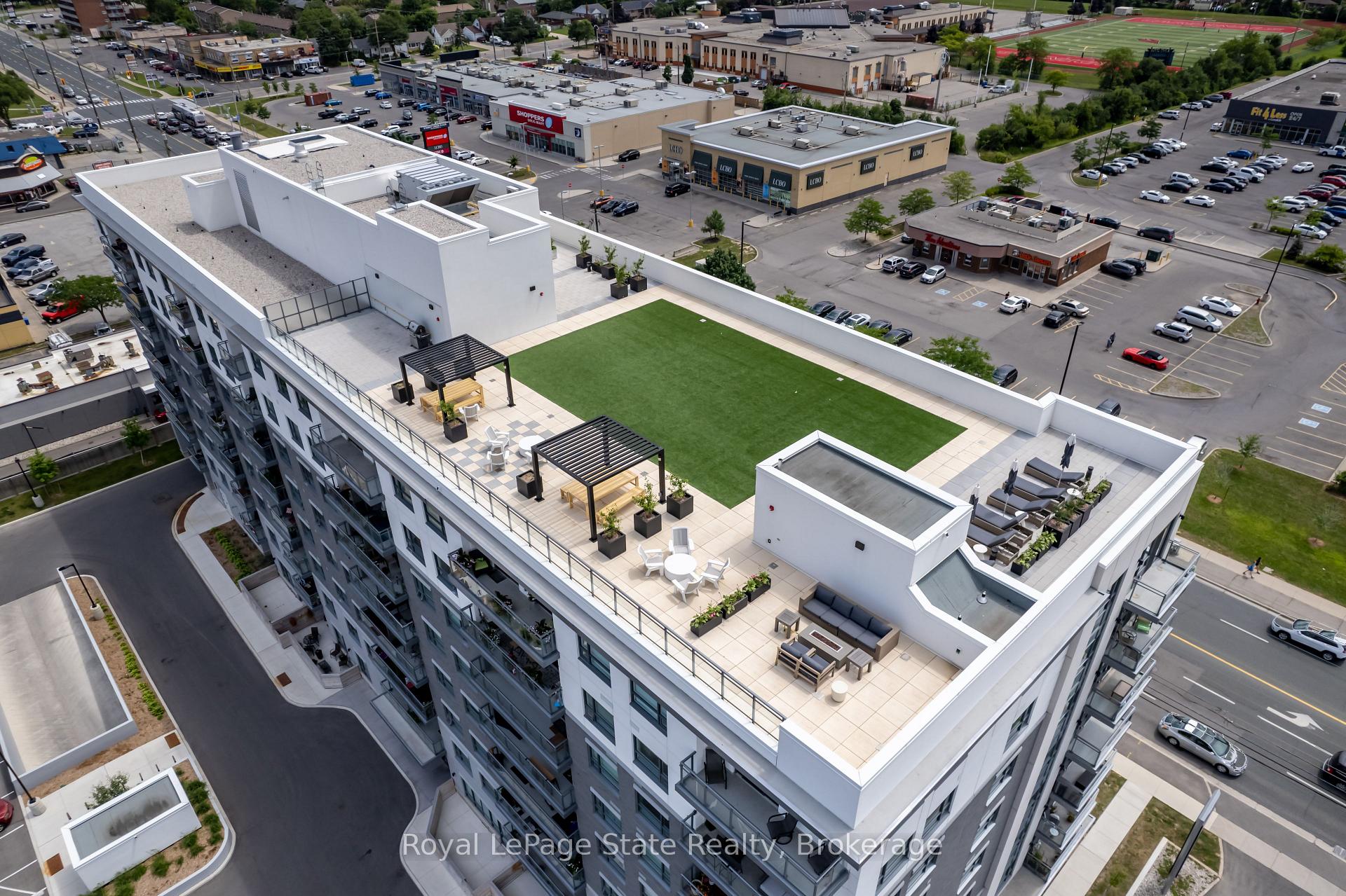 2 Bedrooms Condo at 121 8,  Hamilton For sale