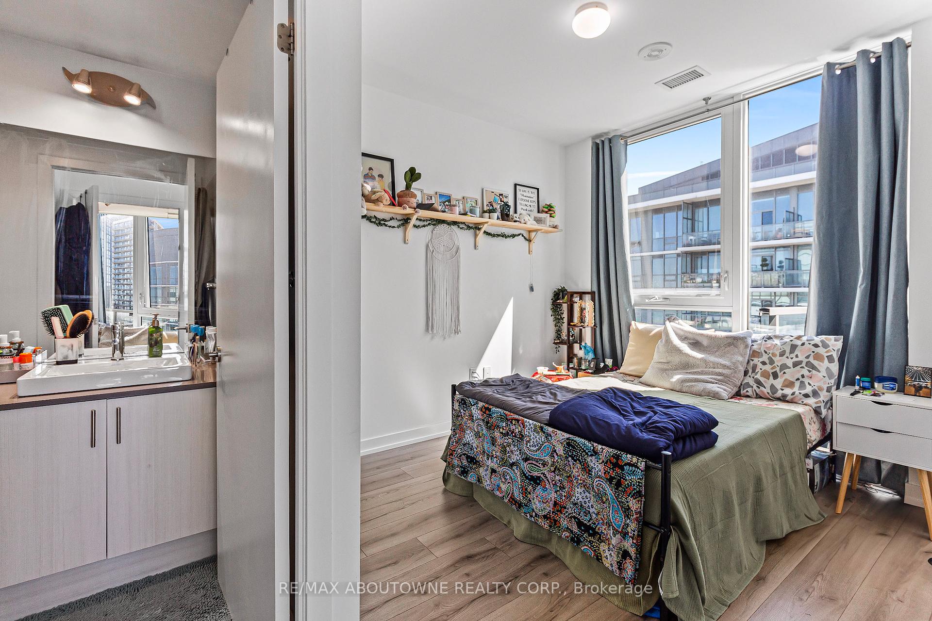 3 Bedrooms Condo at 1195 The Queensway, Toronto For sale