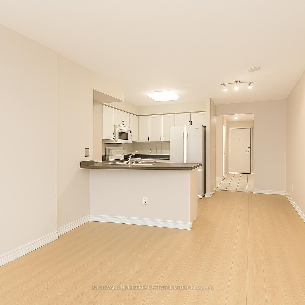 2 Bedrooms Condo at 25 Kingsbridge Garden,  Mississauga For sale