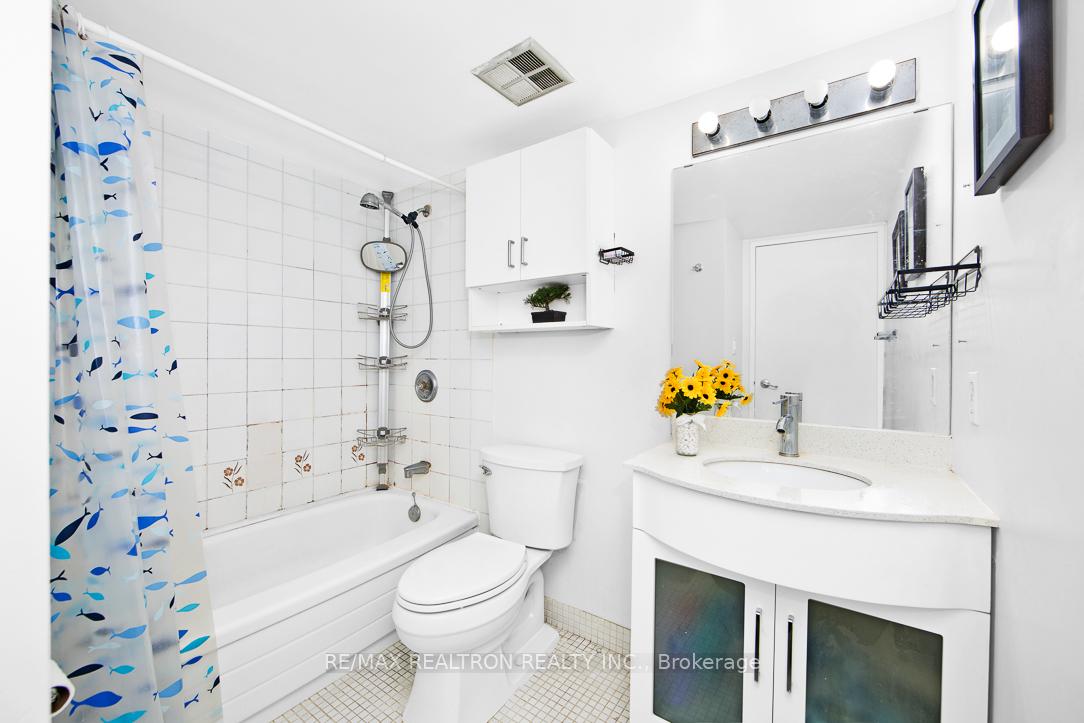 4 Bedrooms Condo at 25 Bamburgh, Toronto For sale