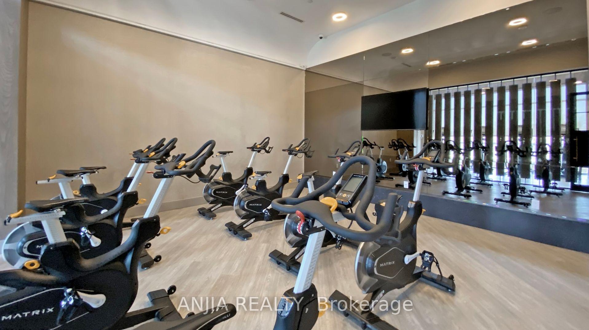 2 Bedrooms Condo at 30 Inn On The Park, Toronto For sale