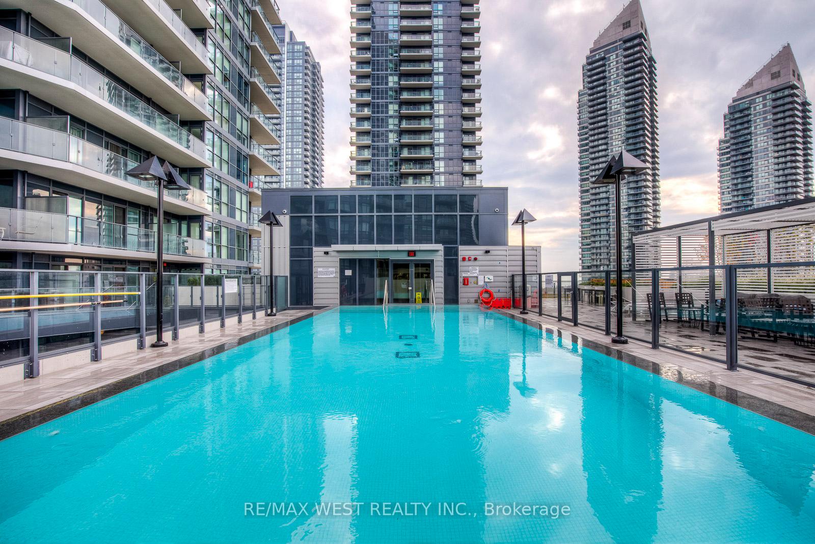 1 Bedroom Condo at 10 Park Lawn, Toronto For sale