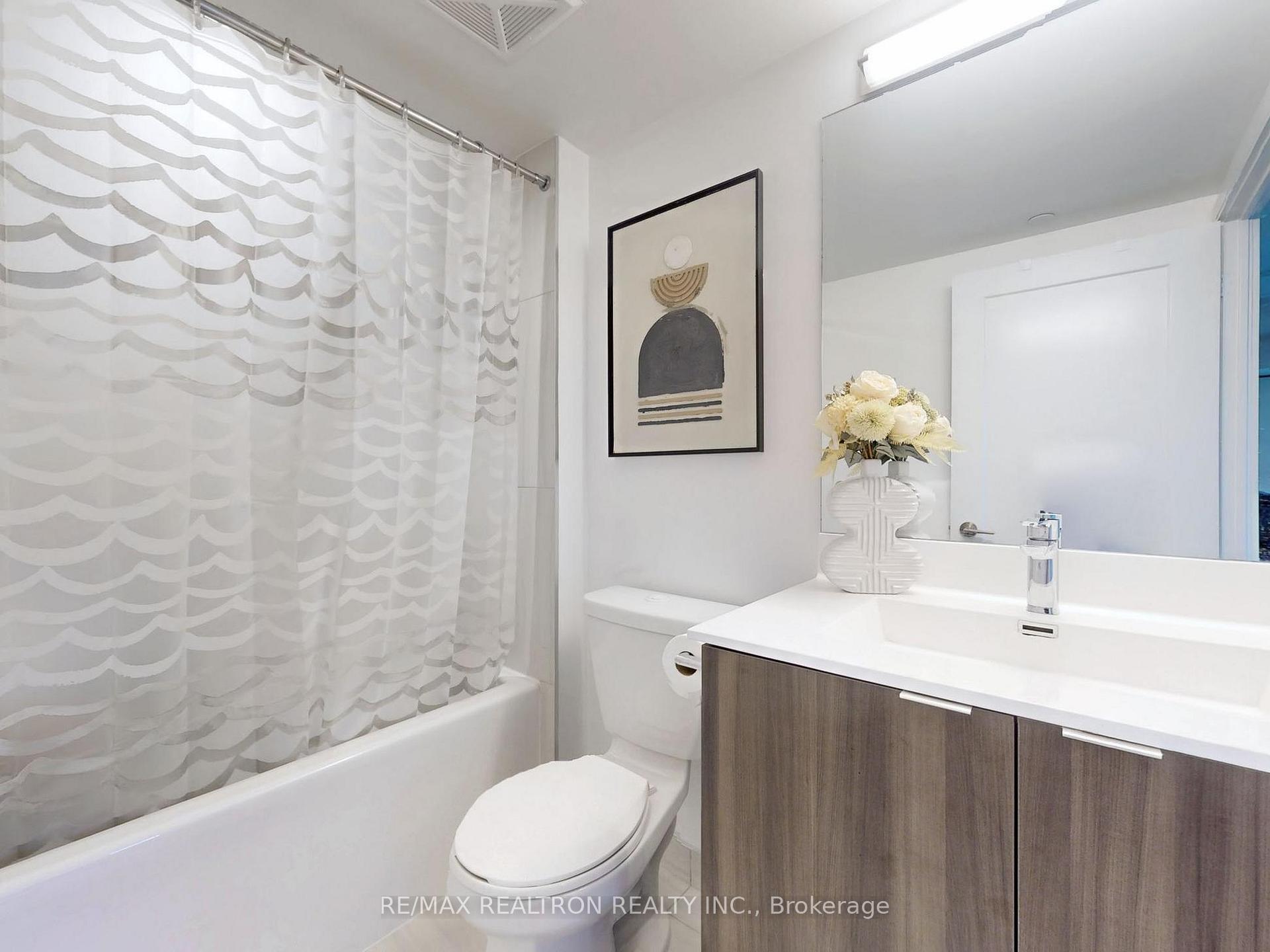 2 Bedrooms Condo at 225 Village Green, Toronto For sale