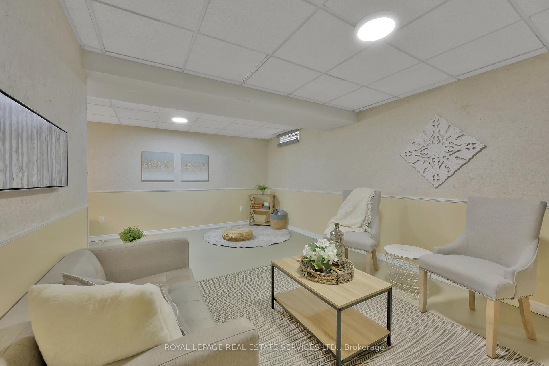 3 Bedrooms Condo at 3125 Fifth, Mississauga For sale