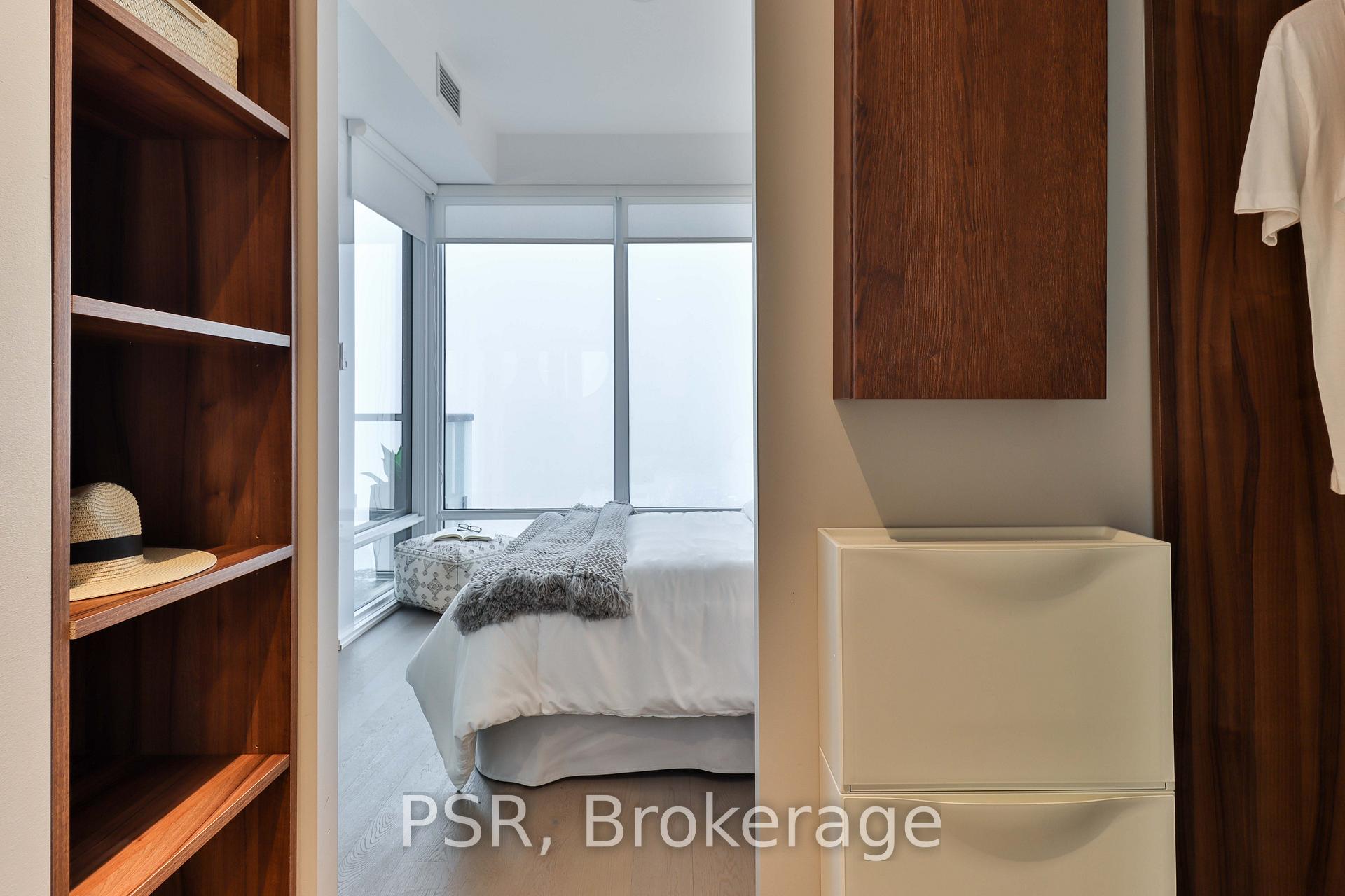 2 Bedrooms Condo at 488 University Ave, Toronto For sale