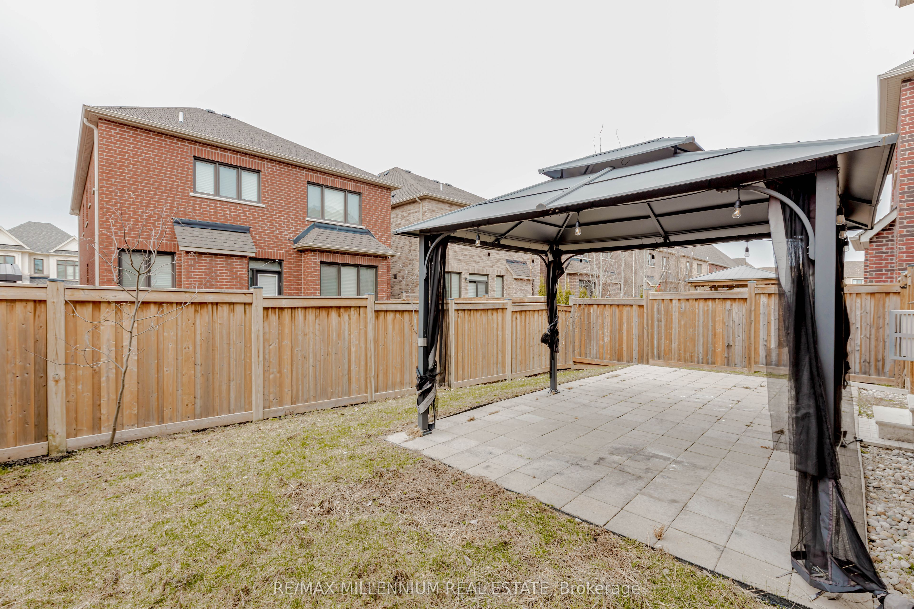 1238 Bowell Crescent