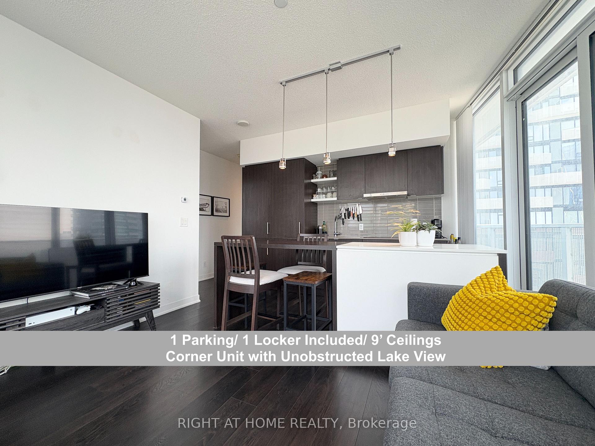 2 Bedrooms Condo at 88 Harbour, Toronto For sale