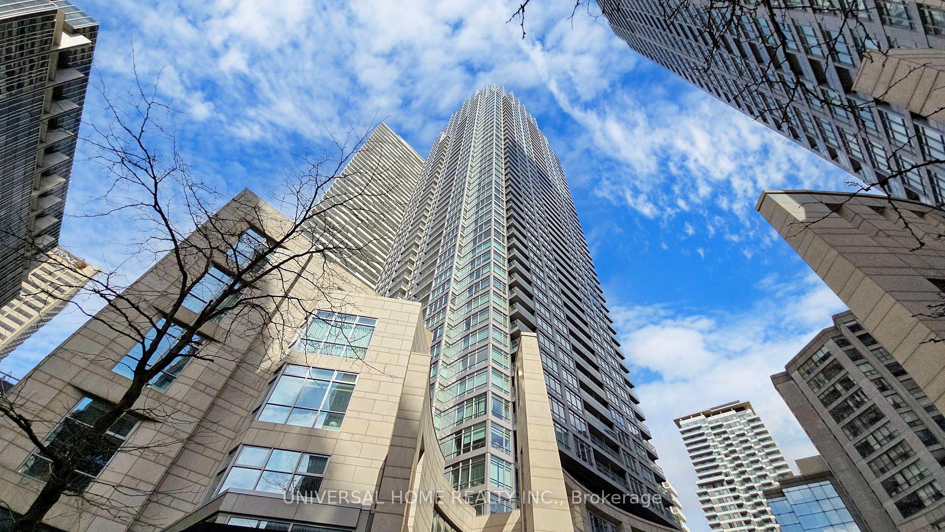 3 Bedrooms Condo at 2191 Yonge,  Toronto For sale