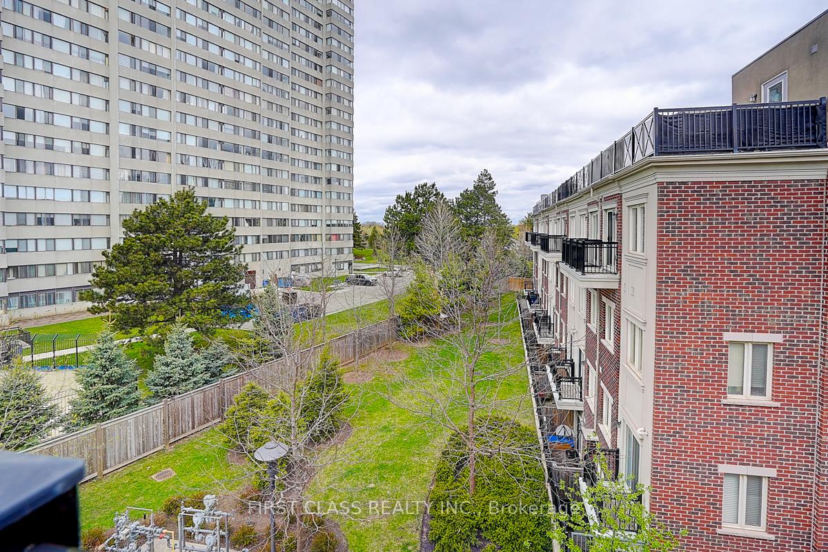 3 Bedrooms Condo at 17 Coneflower,  Toronto For sale