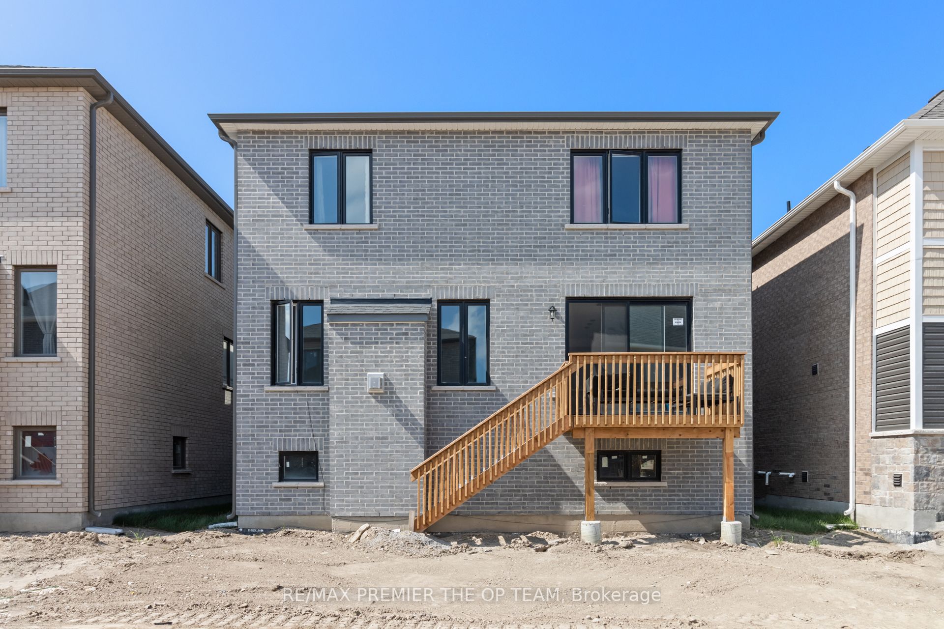 655 Newlove Street