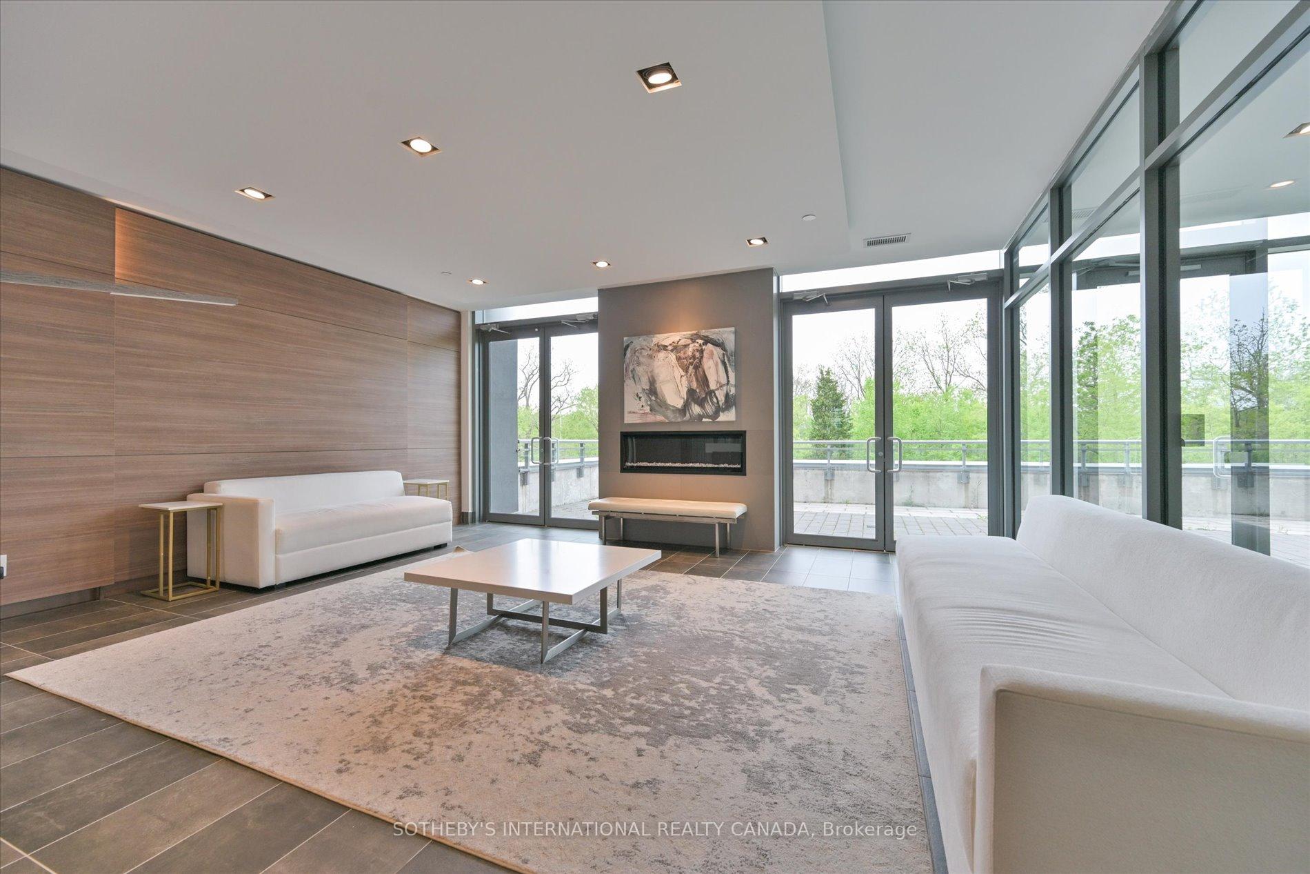 2 Bedrooms Condo at 5260 Dundas, Burlington For sale