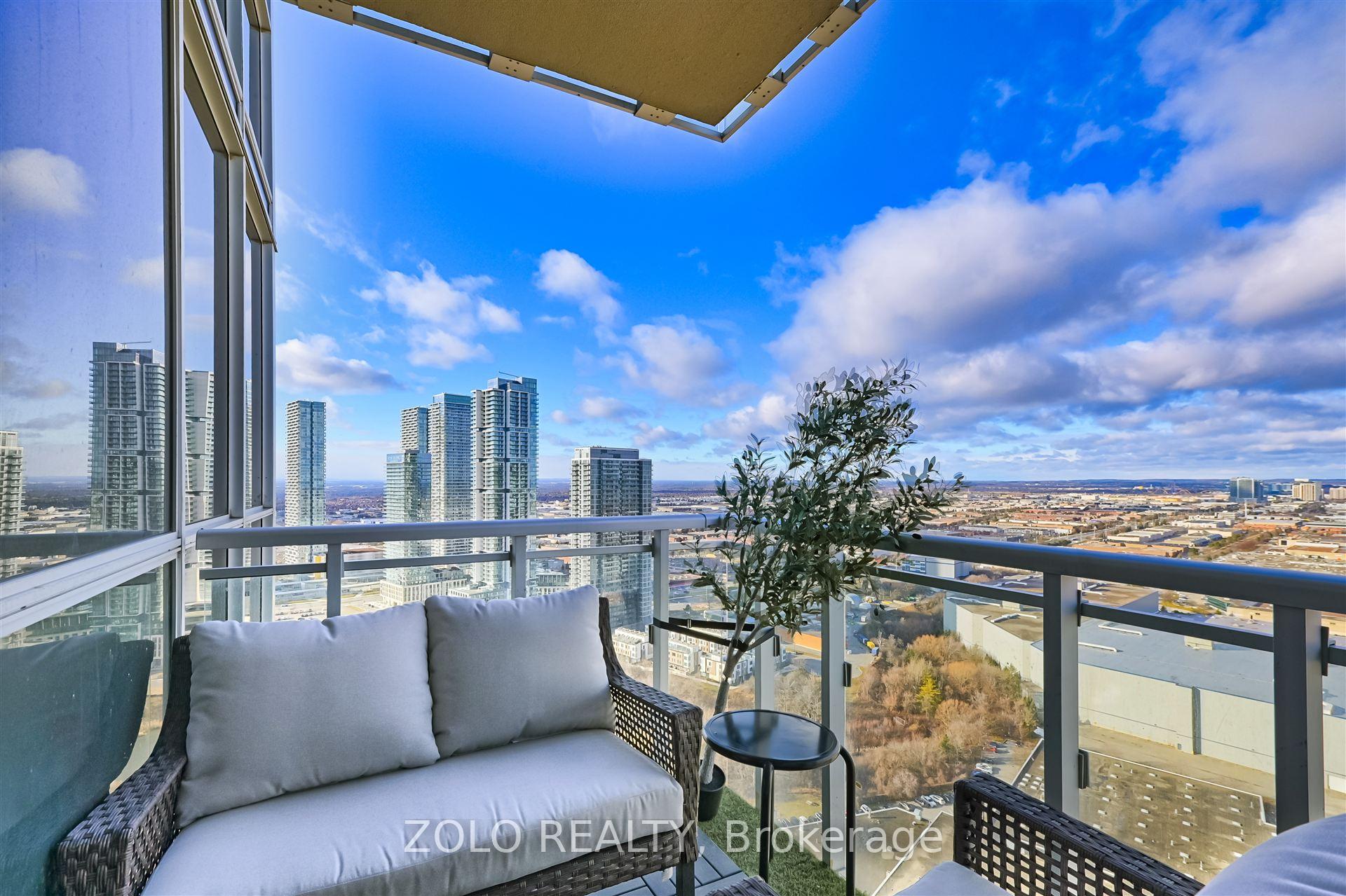 2 Bedrooms Condo at 2908 highway 7,  Vaughan For sale