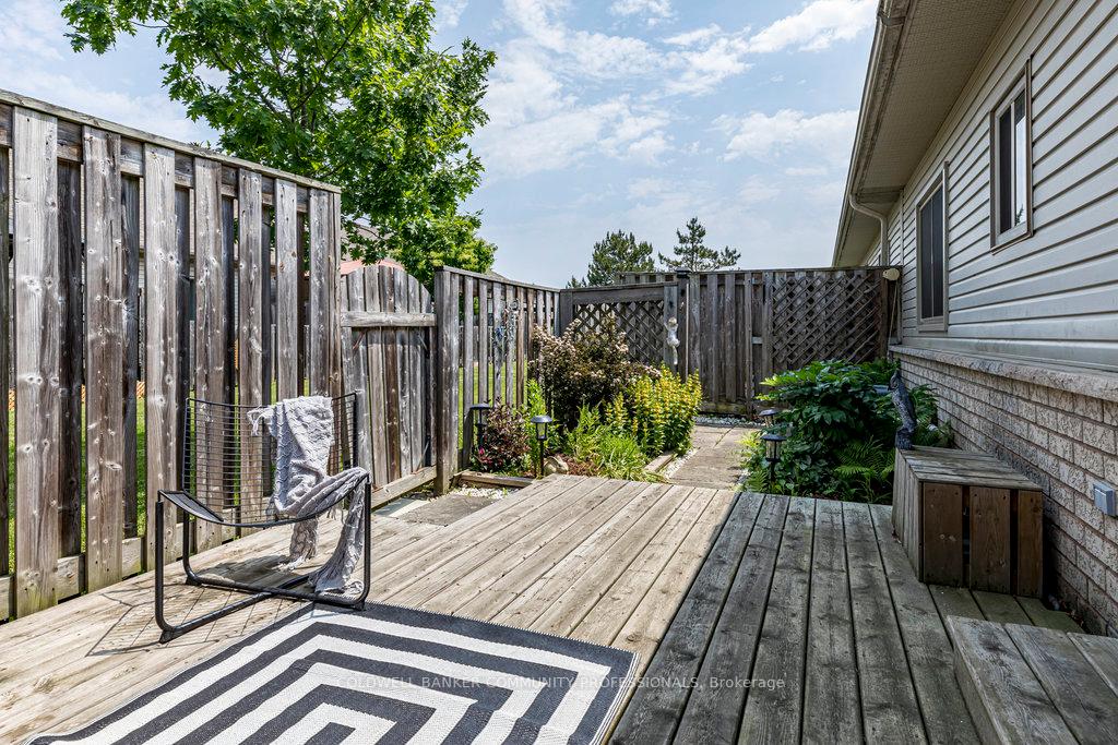 2 Bedrooms Condo at 130 Southbrook, Hamilton For sale